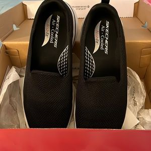 Skechers Air-Cooled ArchFit Women’s Shoe